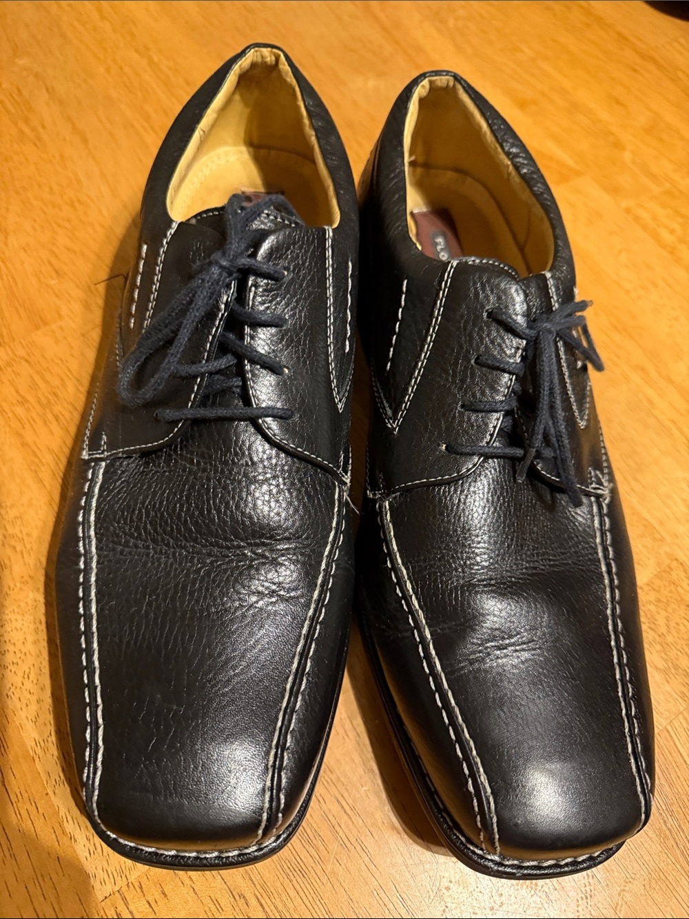 Florsheim Black Leather Lace-Up Oxford with Contrast Stitching
